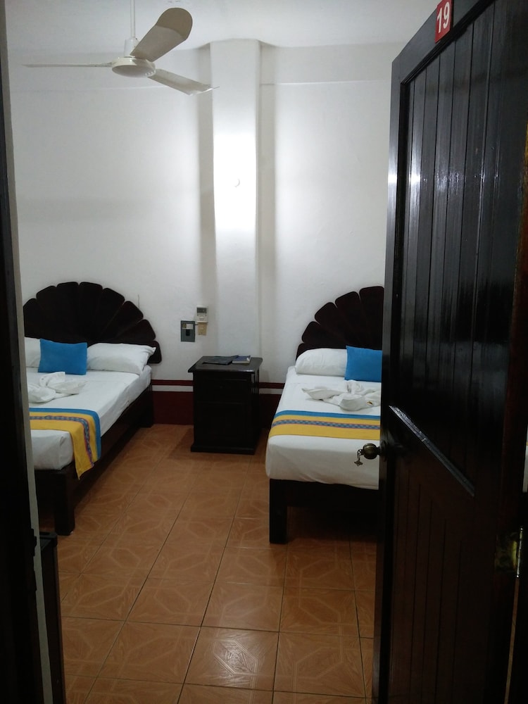 Standard Room, 2 Double Beds, Garden Area photo 3