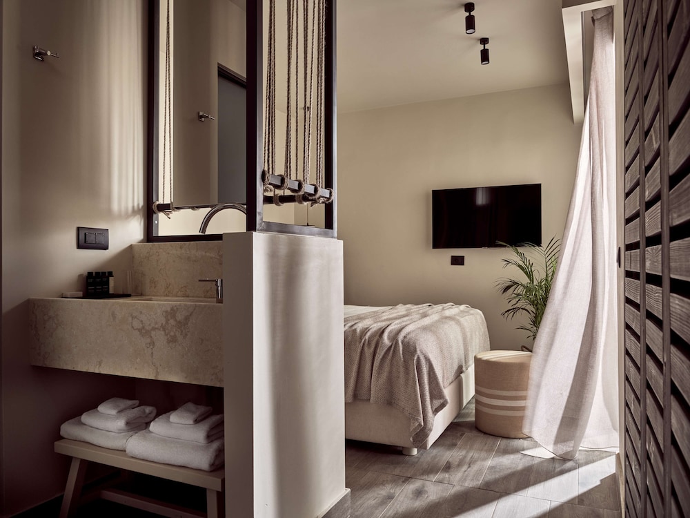 Aterre Retreat Room with Terrace photo 2