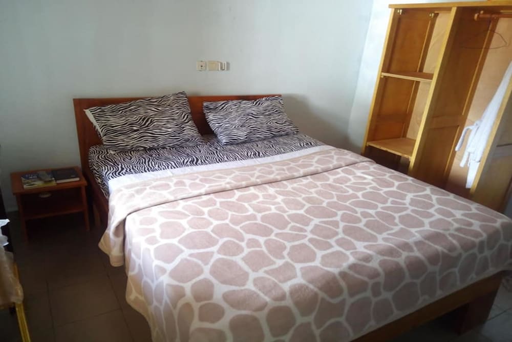 Single Room, 1 Queen Bed photo 3