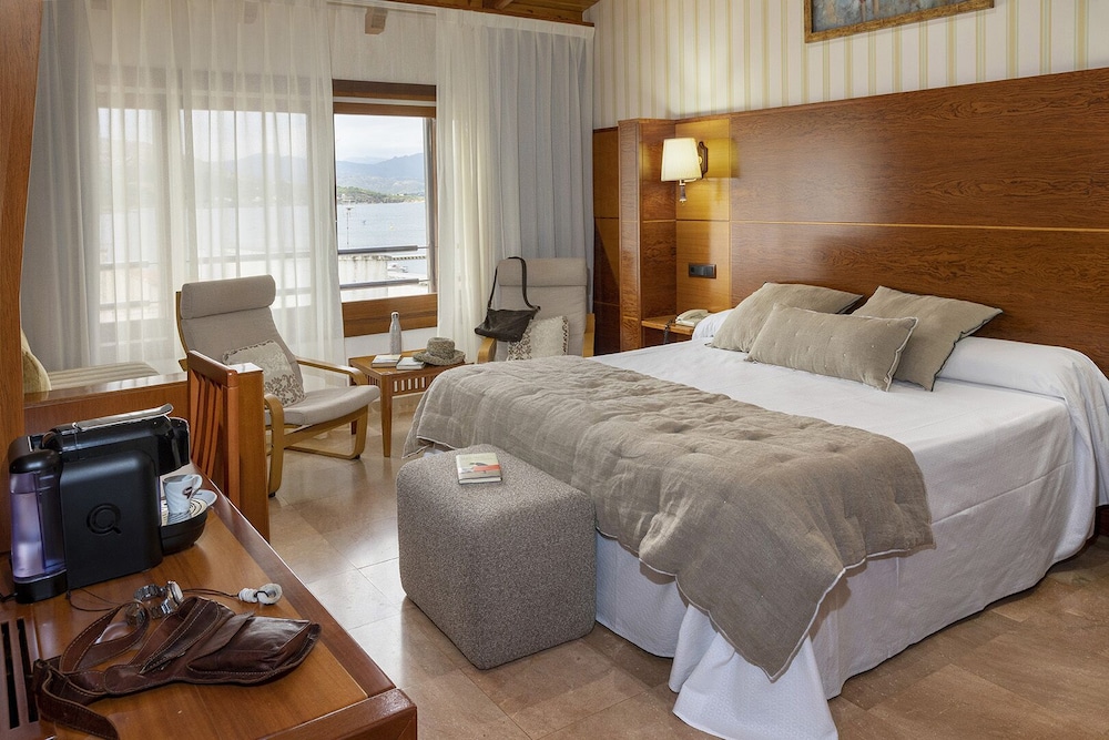 Junior Room, 1 King Bed, Sea View - Photo 5