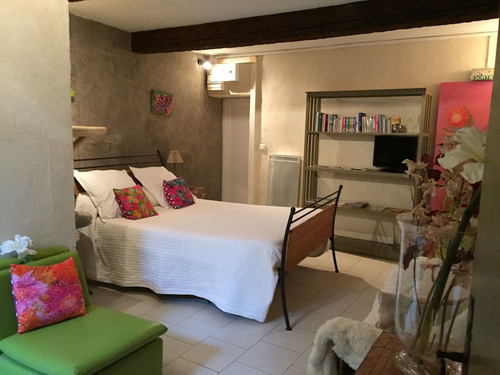 Double Room, No Windows