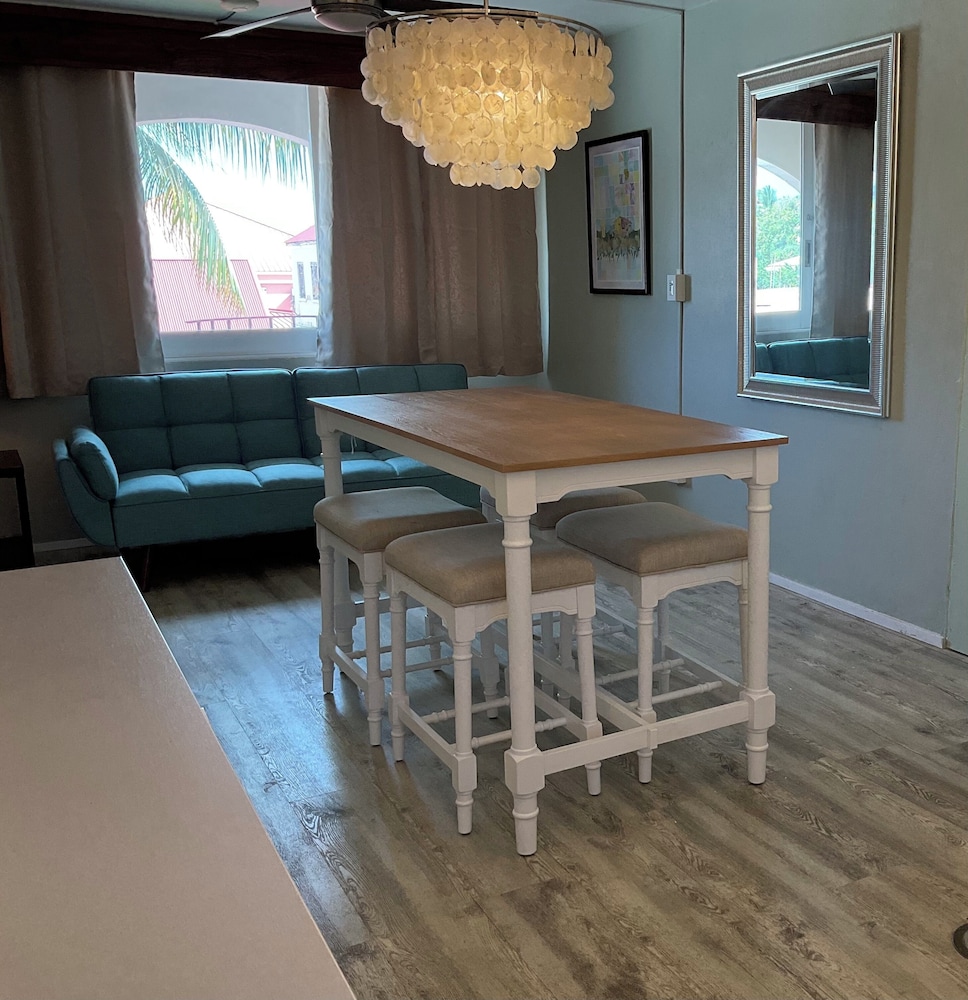Business Suite, 1 King Bed, Kitchen, Courtyard View
