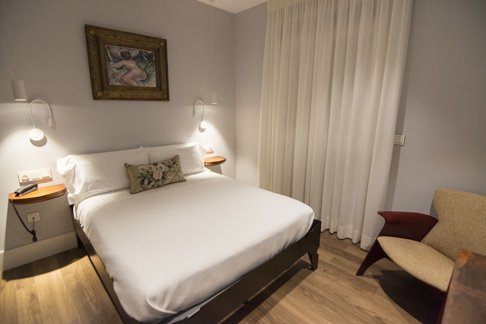 Double or Twin Room - Photo 18