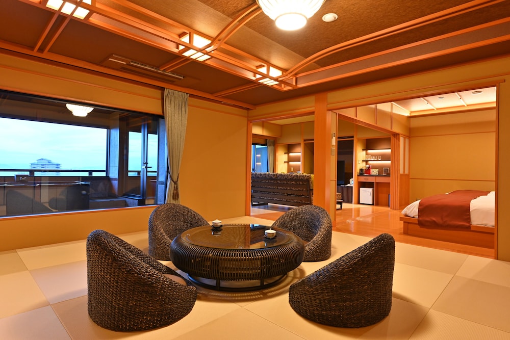 Japanese-Western Style Special Suite with Open-Air Hot spring Bath - Photo 1