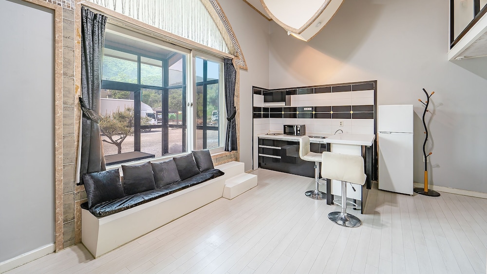 Basic Room, 1 Bedroom (A 101 (Pets Allowed)) - Photo 2