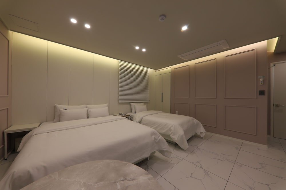 Premium Twin Room