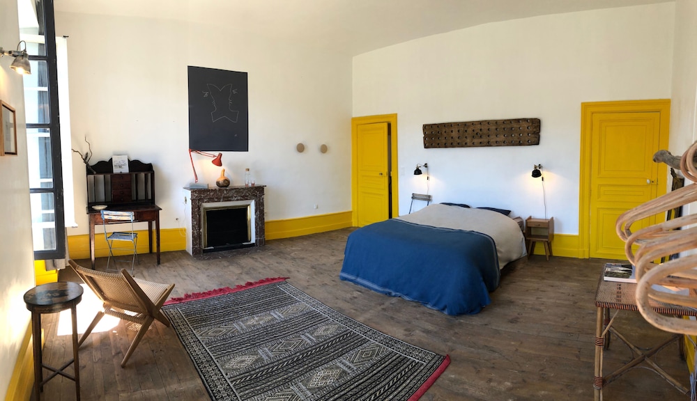 Suite, River View (CHAM) photo 1