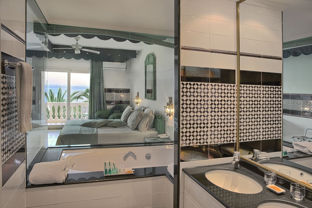 Junior Suite, Sea View photo