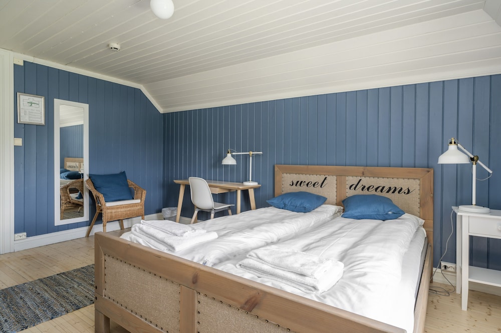 Economy Double Room, Shared Bathroom (bathrooms 2 floors down)