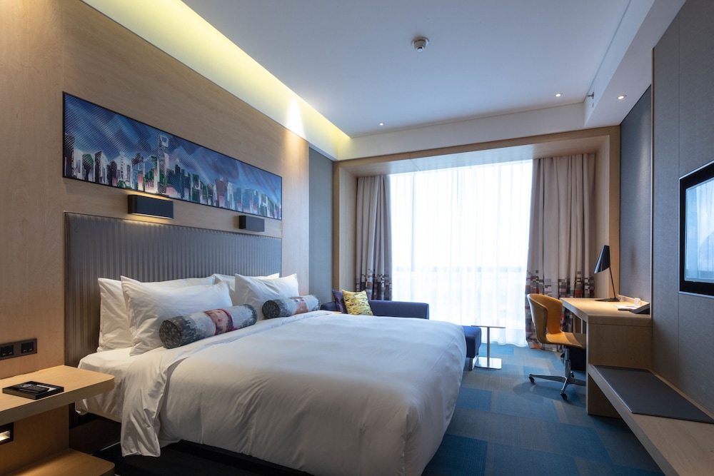 Room, 1 King Bed (Breezy) photo 2