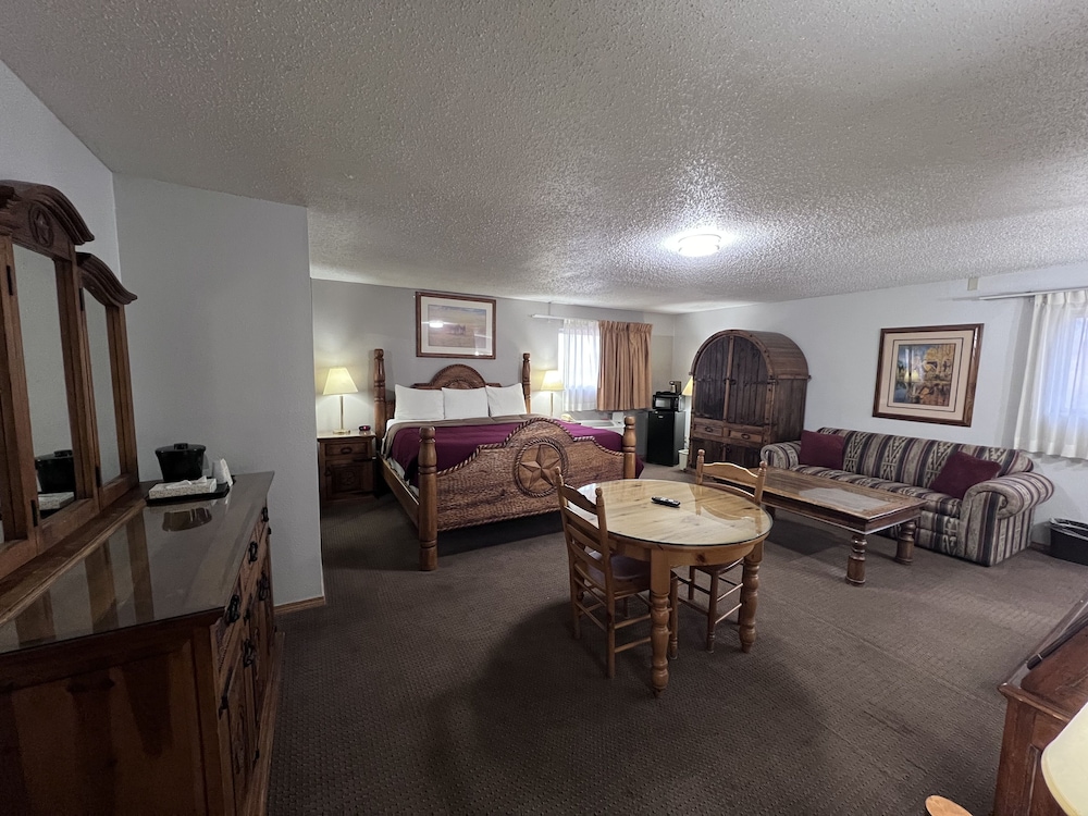 Suite, 1 King Bed, Non Smoking photo 2