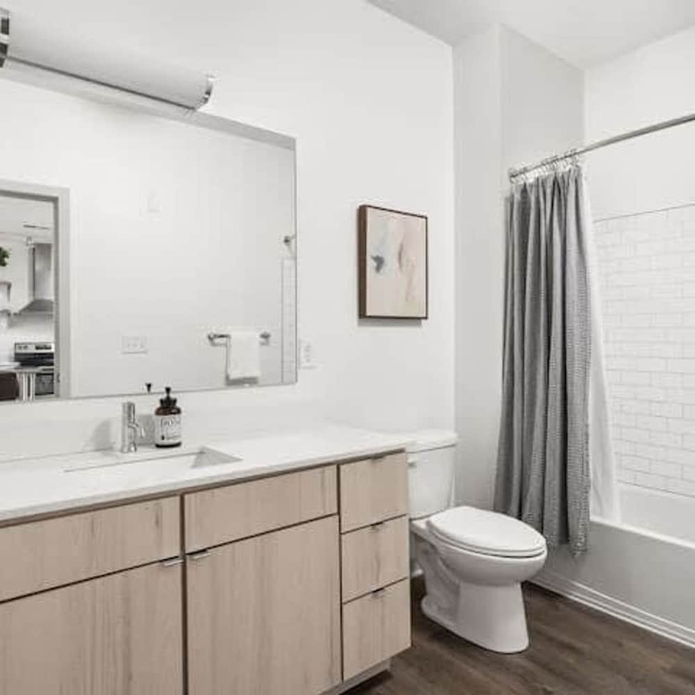 Cozysuites l Chic 1BR Bottleworks Indy 5, Foto 24