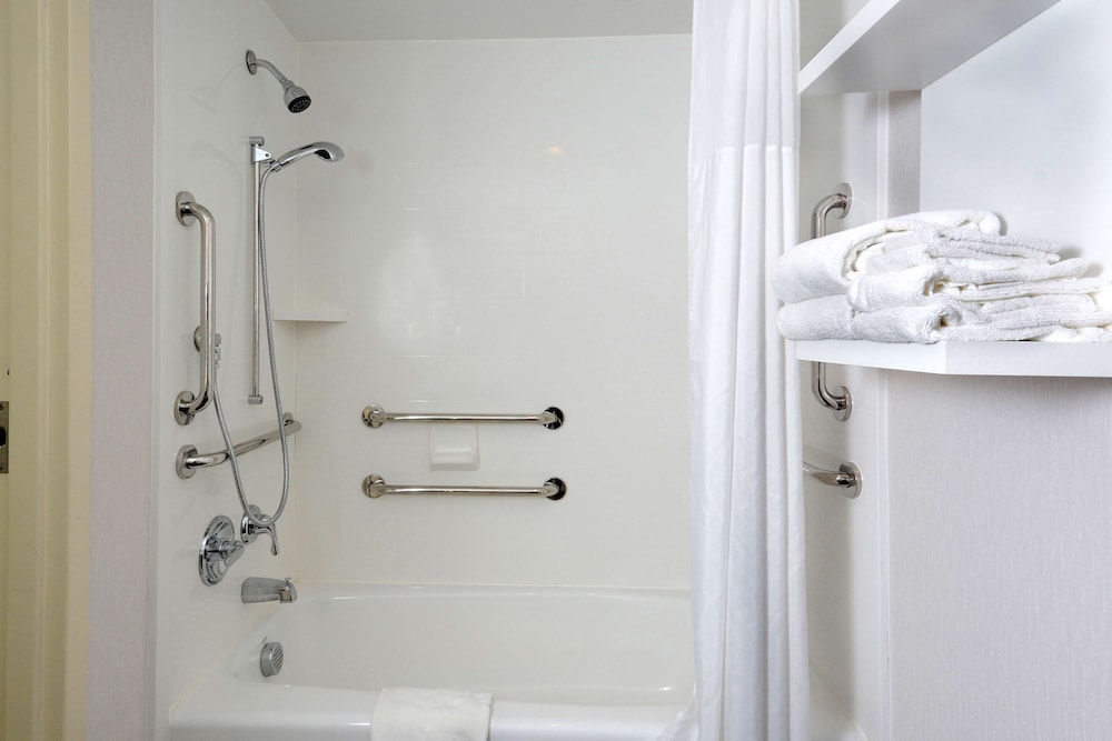 Room, 1 King Bed, Accessible, Bathtub