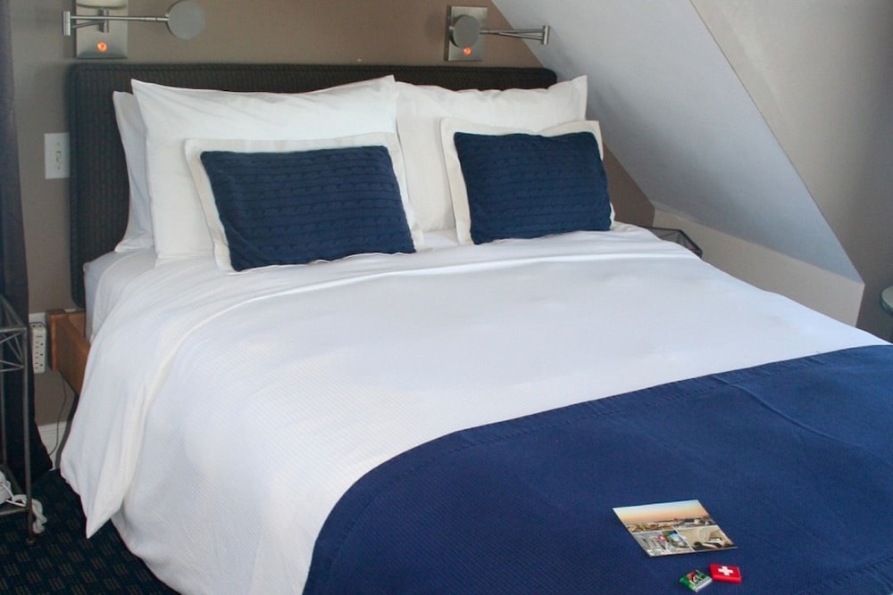 Penthouse (1 Queen Bed) photo 3
