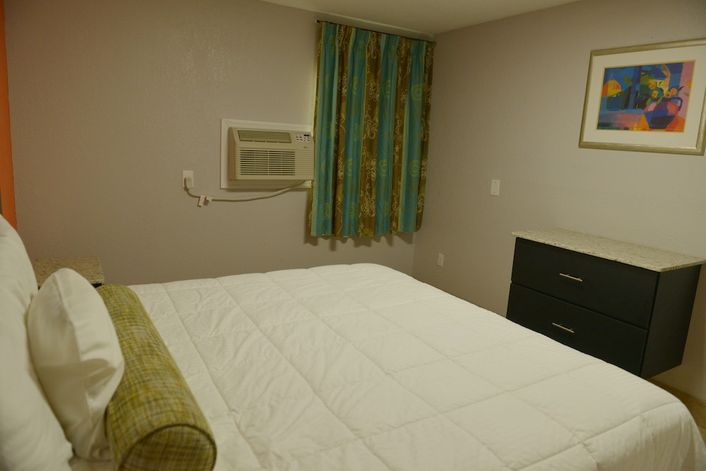 Suite, Multiple Beds, Non Smoking - Photo 4