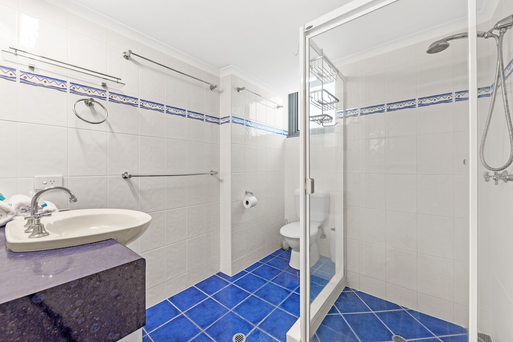 Apartment, 3 Bedrooms, Pool View photo 3
