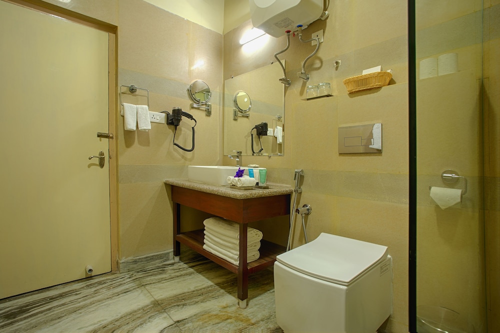 Standard Double Room, 1 King Bed - Photo 6