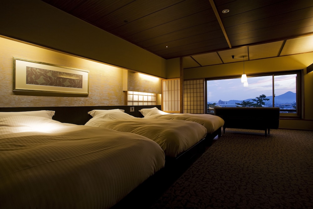 Triple Room, Smoking