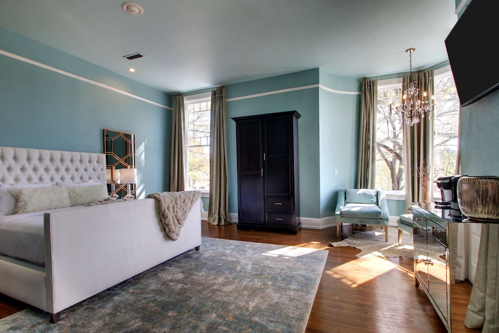 Suite, 1 King Bed, Non Smoking, Fireplace - Photo 3