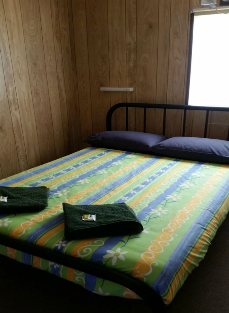 Anna Creek & Stuart Creek - Double room with Private External Bathroom photo 1