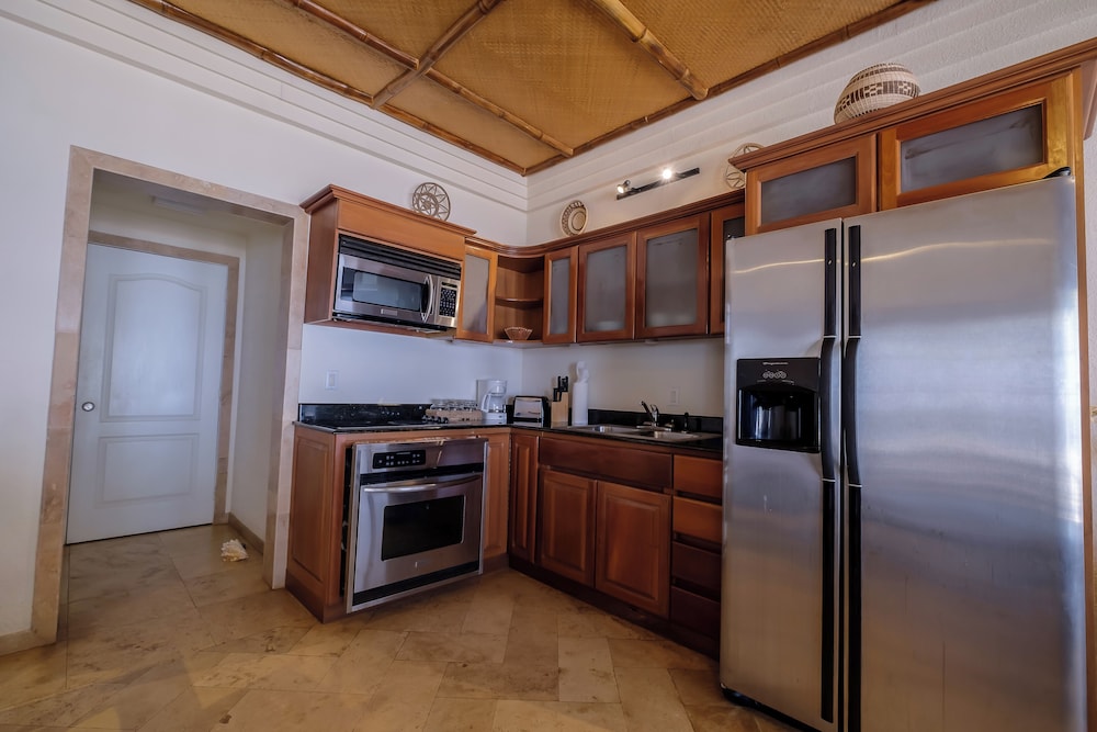 Suite, 3 Bedrooms, Beachfront photo 2
