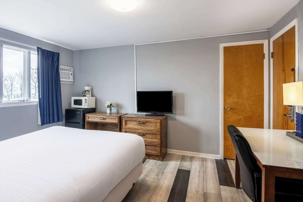 Standard Room, 1 Queen Bed, Non Smoking photo 2