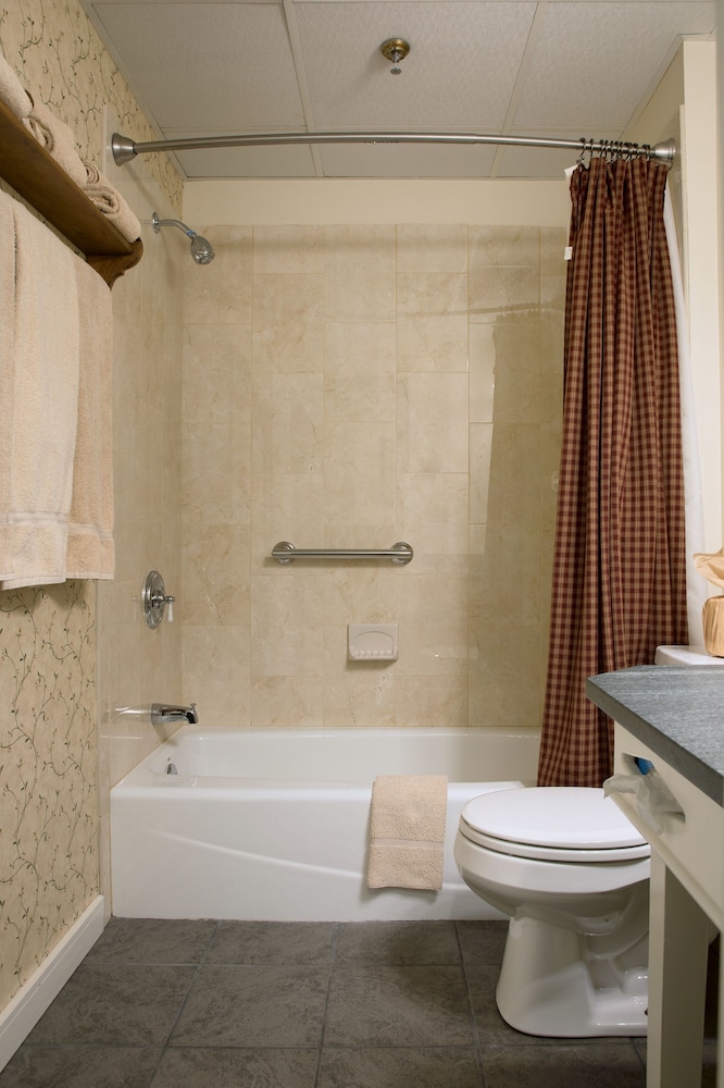 Two Queen Suite - Not Pet Friendly - Photo 3