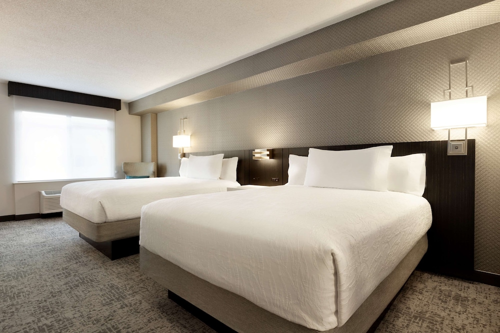 Room, 2 Queen Beds, Accessible (Roll-In Shower)