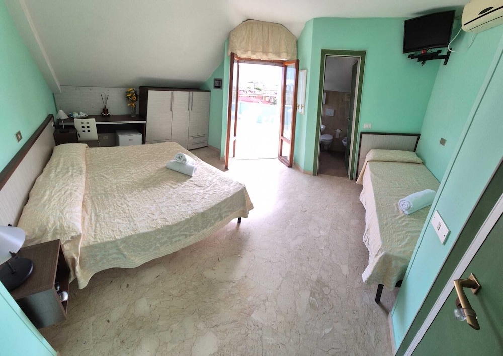 Comfort Room photo 2