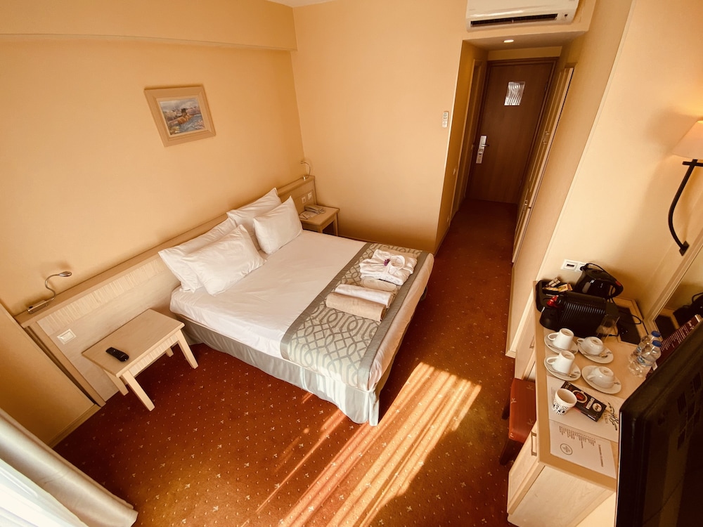 Standard Room, 1 Double Bed, Non Smoking, Garden View - Photo 1