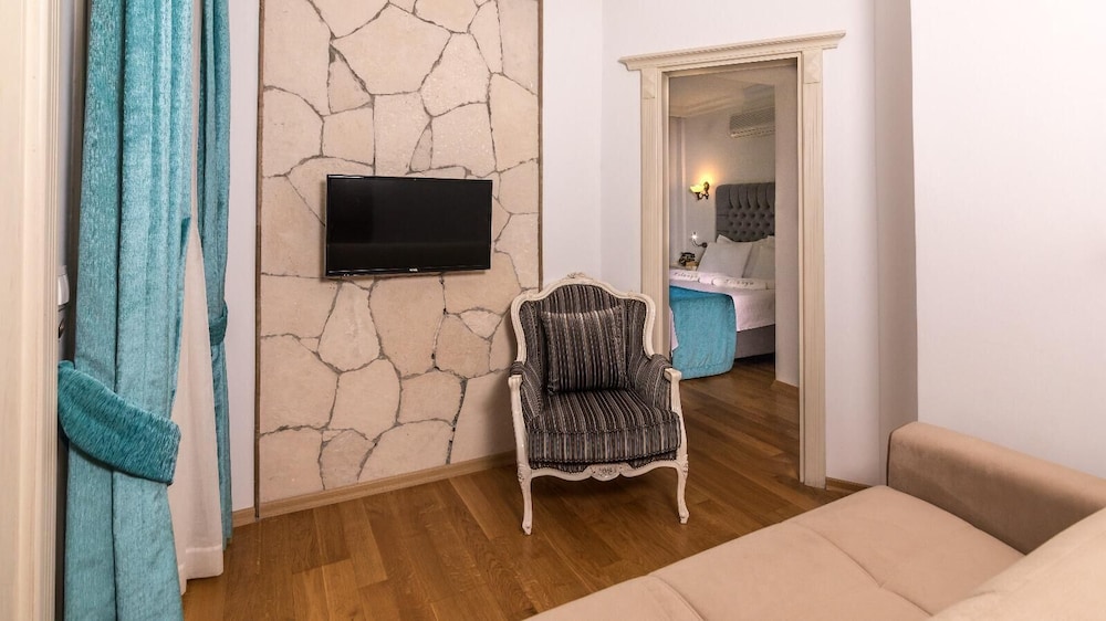 Junior Suite Room with Balcony photo 1