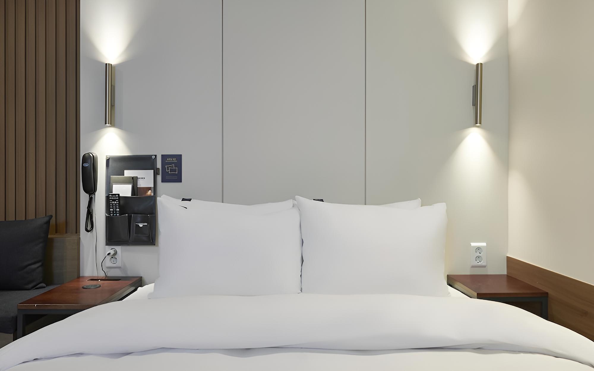 Room (Premium movies (75"TV Netflix Wave av) - Photo 3