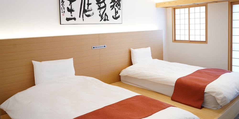 Twin Room, Lake View, Non Smoking thumbnail 6