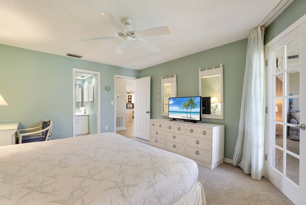 Condo, 2 Bedrooms photo 2