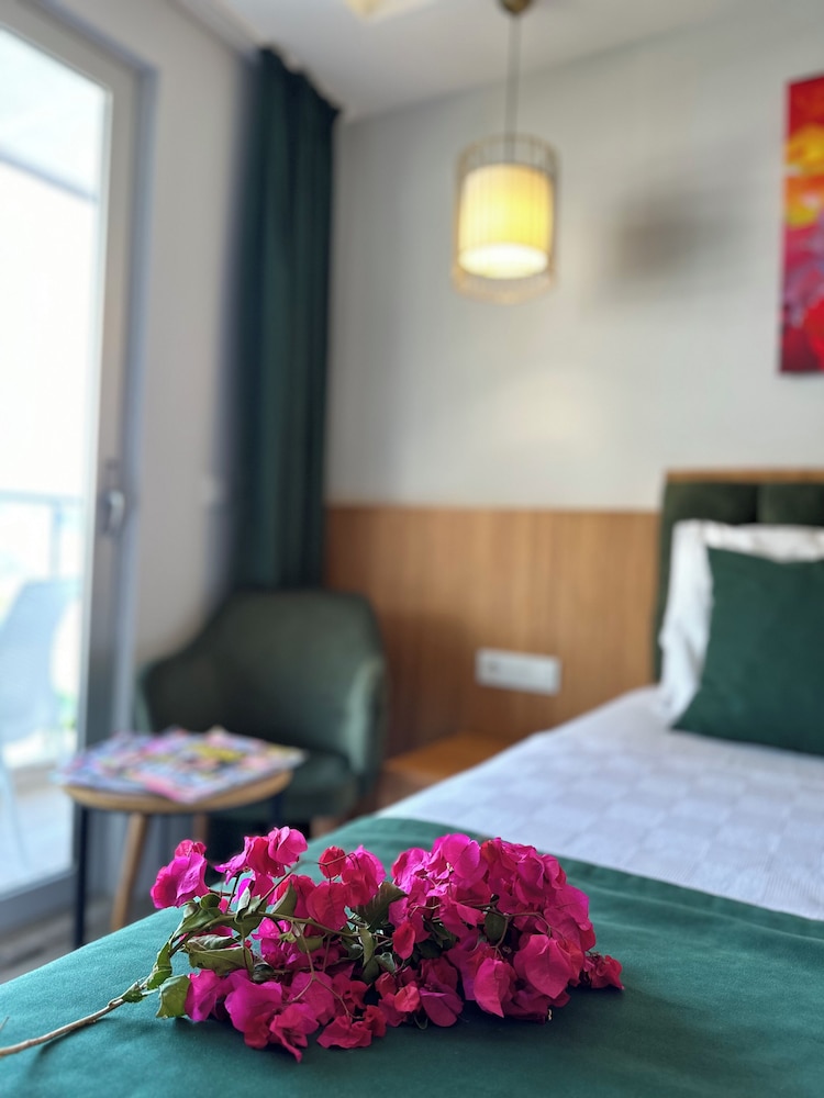 Standard Double Room, Partial Sea View - Photo 8