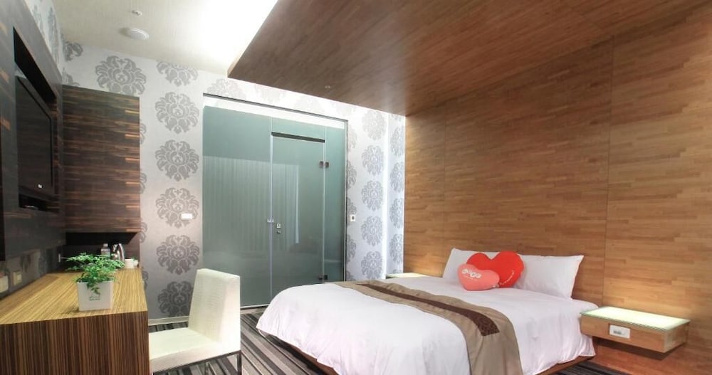 Double Room, No Windows