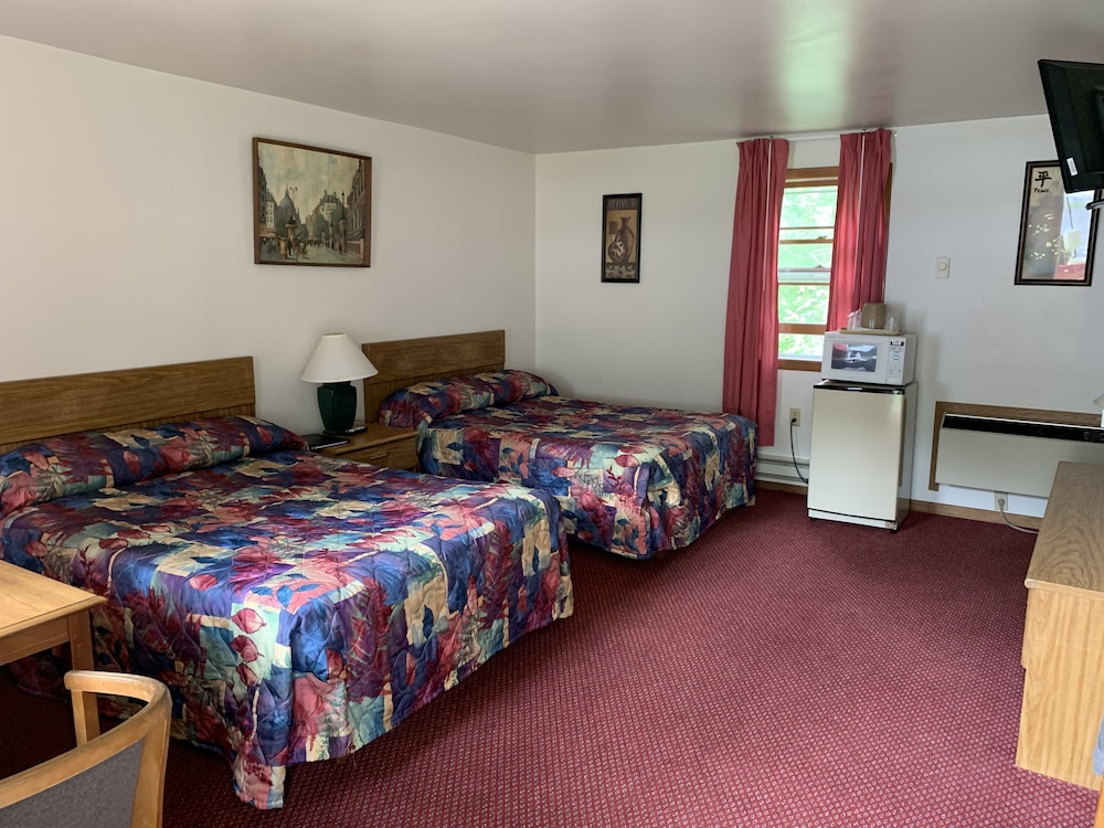 Economy Room, 2 Queen Beds, Non Smoking