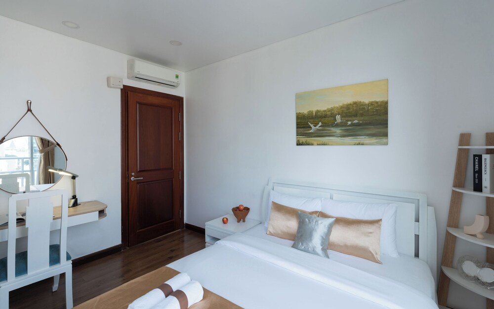 Family Suite, 3 Bedrooms, Club Lounge Access, City View photo 2