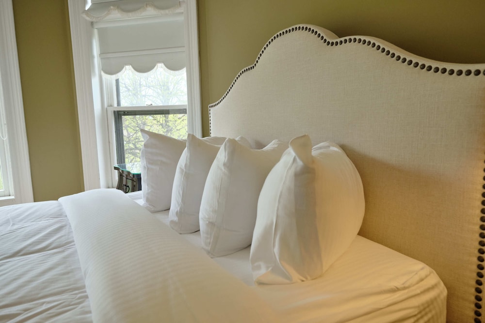 Two Queen Suite - Photo 16