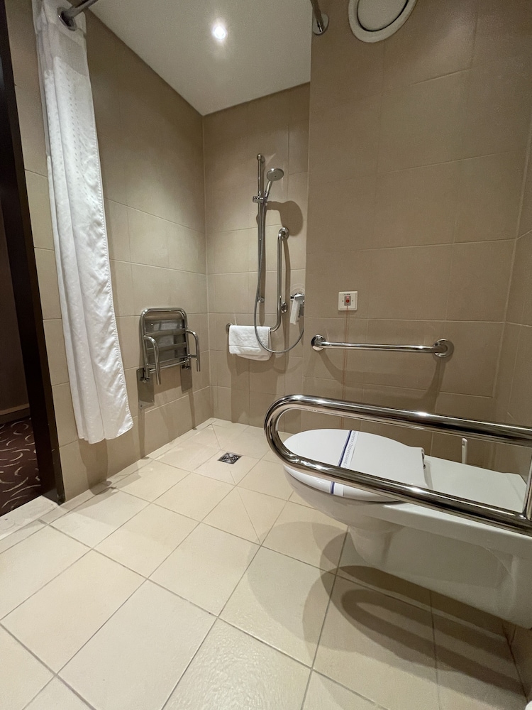 Standard Room, 1 King Bed, Accessible - Photo 7