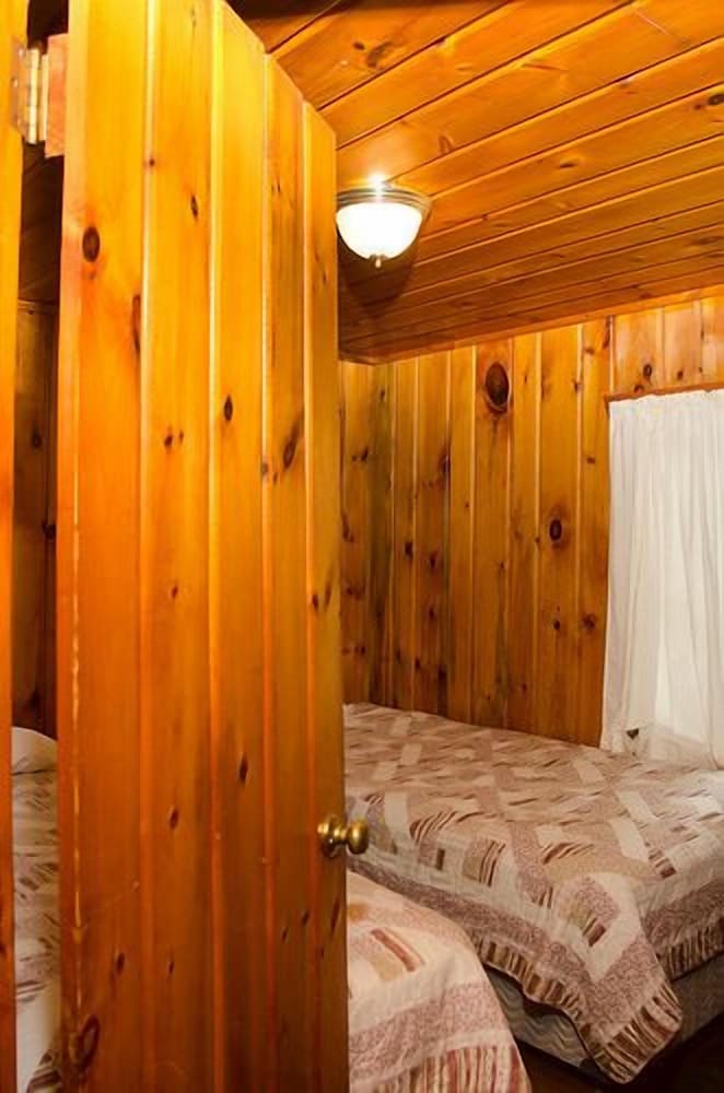 Cabin, 2 Bedrooms (Cabin 6, 7, or 8) photo 3