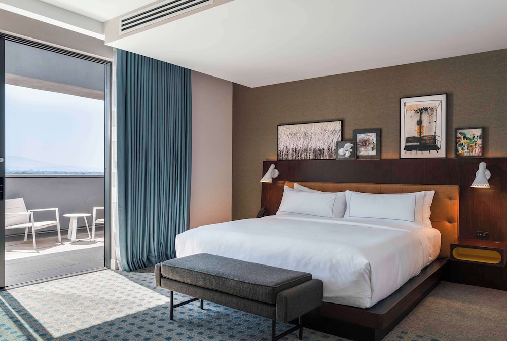 Room, 1 King Bed, Balcony - Photo 1