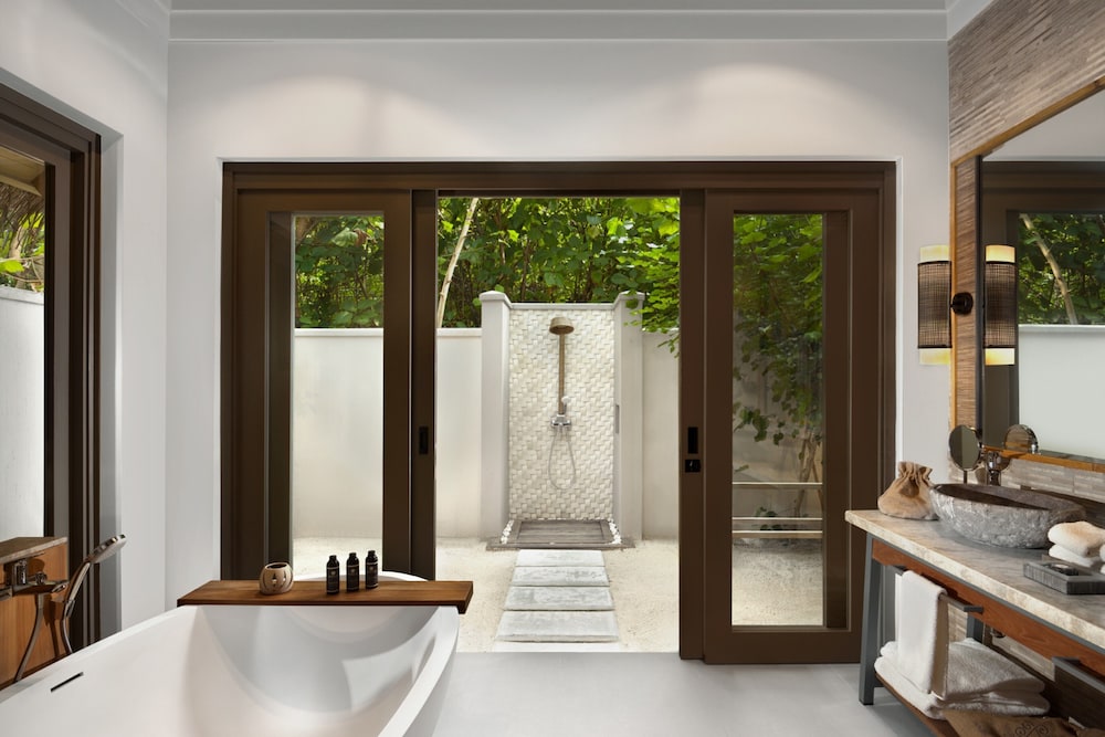 Four Bedroom Beach Pool Residence