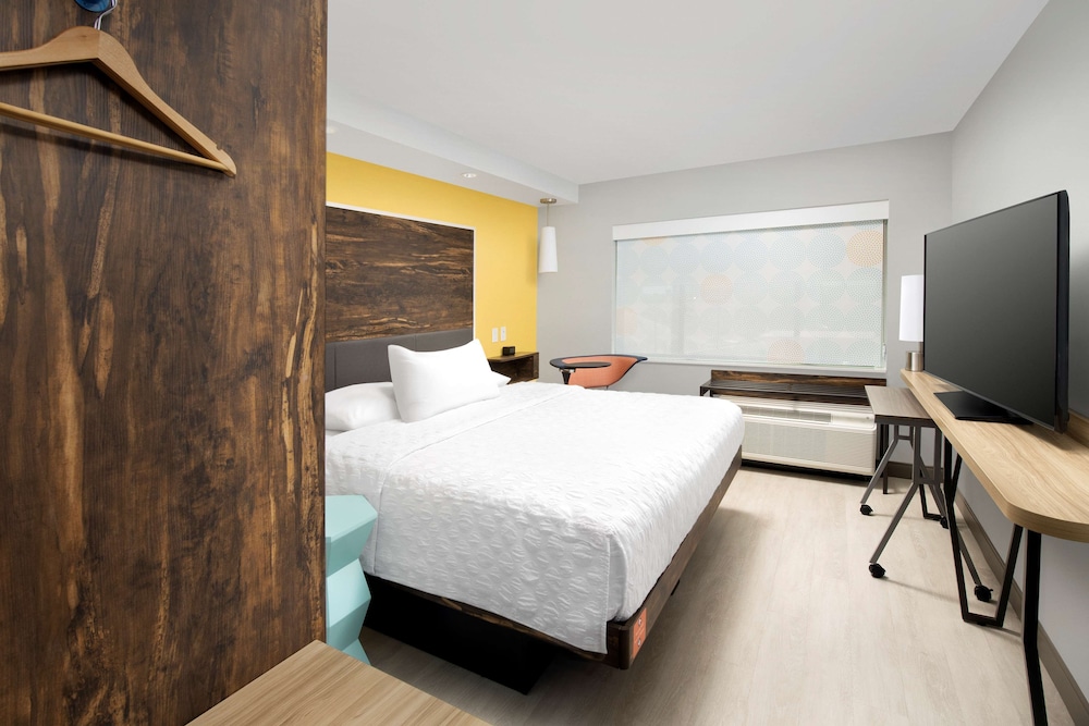 Room, 1 King Bed, Accessible, Bathtub (Hearing), photo 6