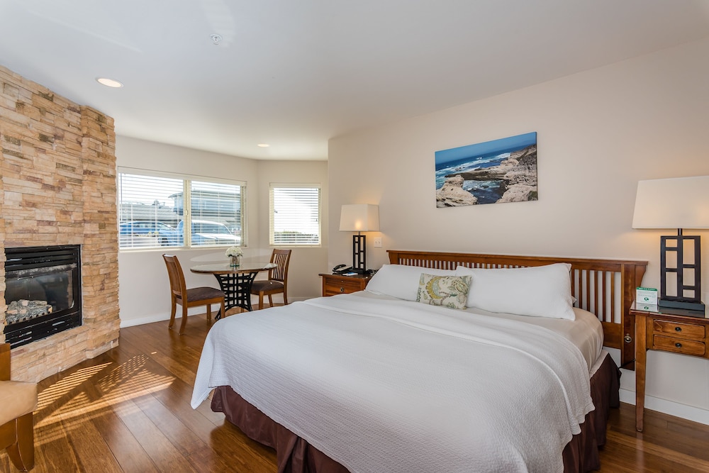 Room, 1 King Bed, Partial Ocean View, Ground Floor photo 1