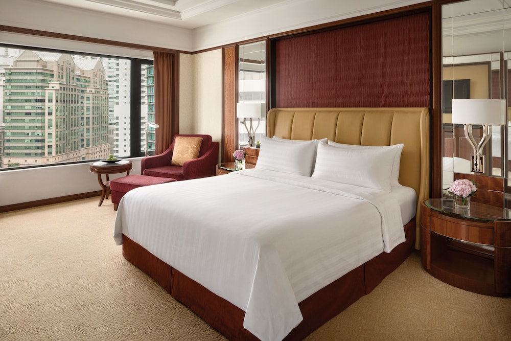 Family Suite, 1 King Bed (Premier) photo 2