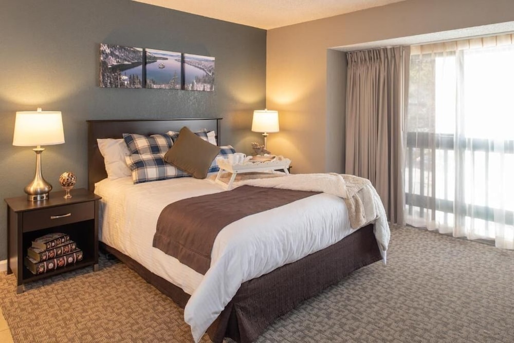 Premium Condo, 2 Bedrooms, Fireplace, Courtyard Area photo 3