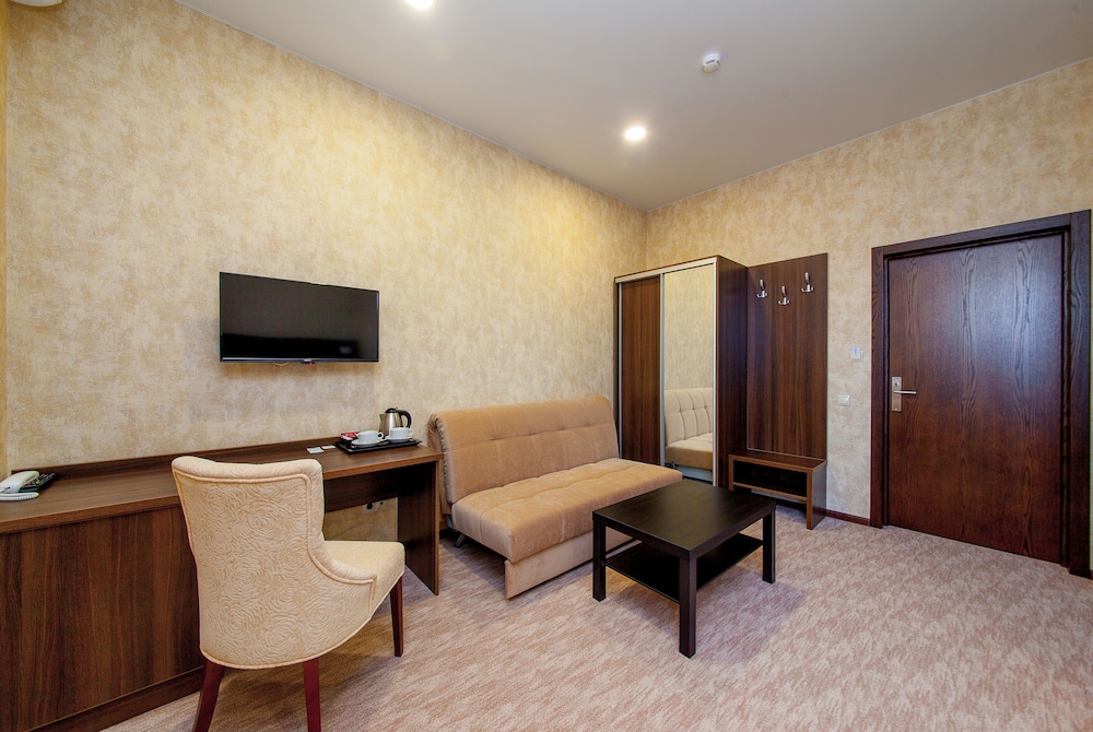 Family Room photo 3