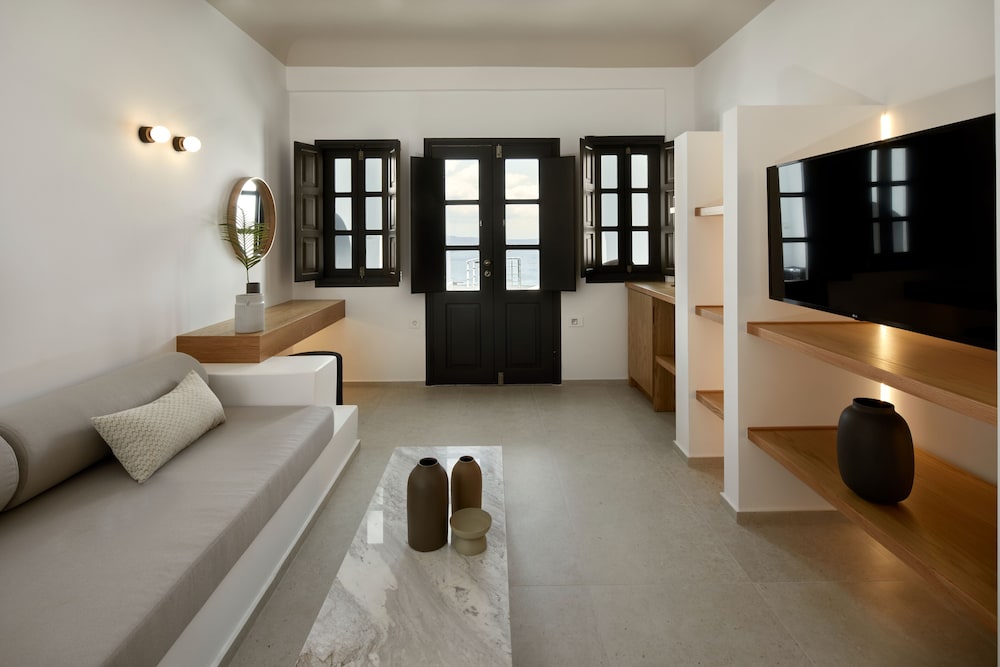 Honeymoon Suite, Hot Tub - Photo 7