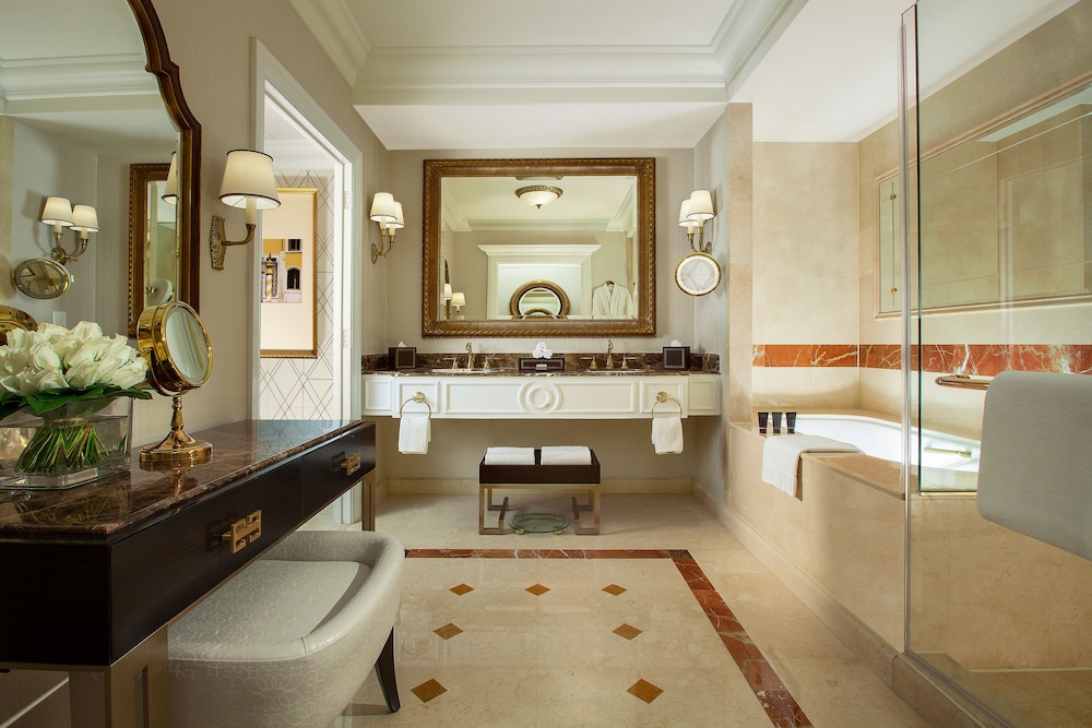 Royale Deluxe Cotai View Suite photo 2